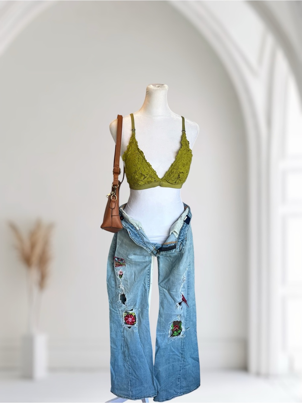 Aerie Lace V-Neck Bralette Size M Adjustable Straps Wireless Comfort